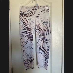 PELOTON WOMEN’S WITH LEGGINGS SIZE MEDIUM